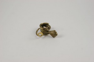 A pair of rings that are on top of each other.