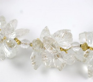 A close up of the flowers on the necklace
