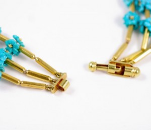 A close up of the end of a necklace