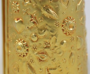 A close up of the gold foil on a glass
