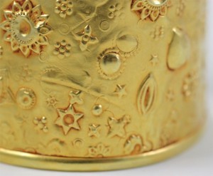 A close up of the gold plating on this object