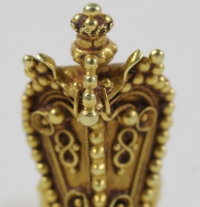 A close up of the top of a gold object