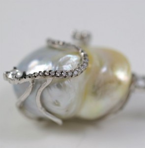 A close up of the side of a pearl necklace