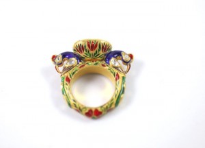 A close up of the top part of a ring