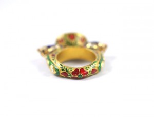 A close up of the top part of a ring