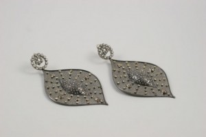 A pair of earrings with diamonds on them.