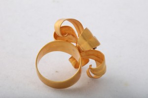 A gold ring with a bow on it