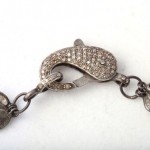 A close up of the clasp on a chain