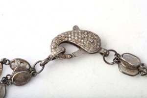 A close up of the clasp on a chain
