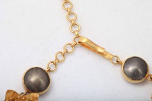 A close up of the chain on a necklace