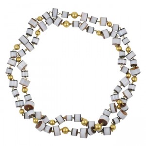 A long necklace with white and gold beads