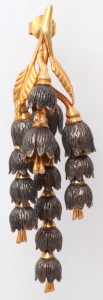 A close up of the top of a necklace