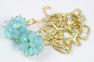 A close up of a necklace with a pair of earrings
