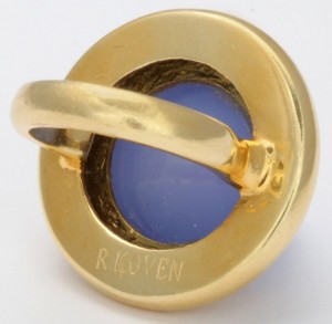 A gold ring with blue stone on top of it.