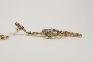 A close up of the side of a necklace