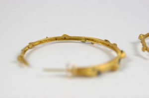 A close up of the side of a gold bracelet