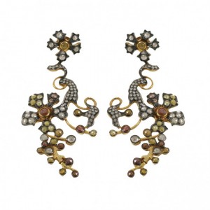 A pair of earrings with gold and silver flowers.